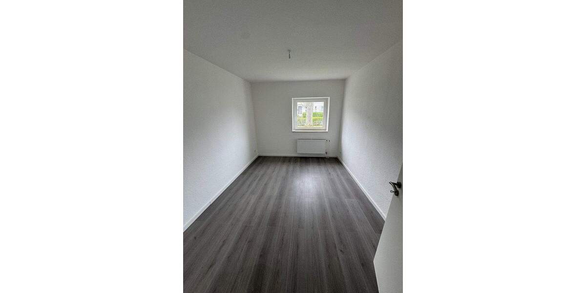 Etagenwohnung Moers Hochstraß - 2 Zimmer, 80 m&sup2;, 880&euro; | Angebot:26035832