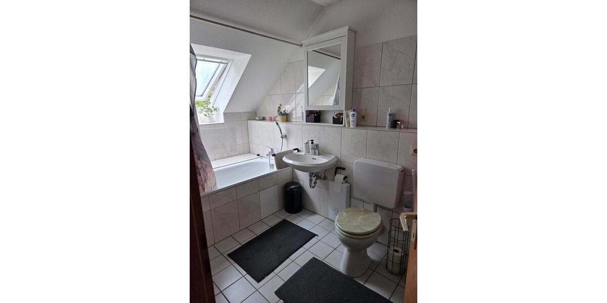 Dachgeschoßwohnung Krefeld Benrad - 2 Zimmer, 65 m&sup2;, 550&euro; | Angebot:26665400