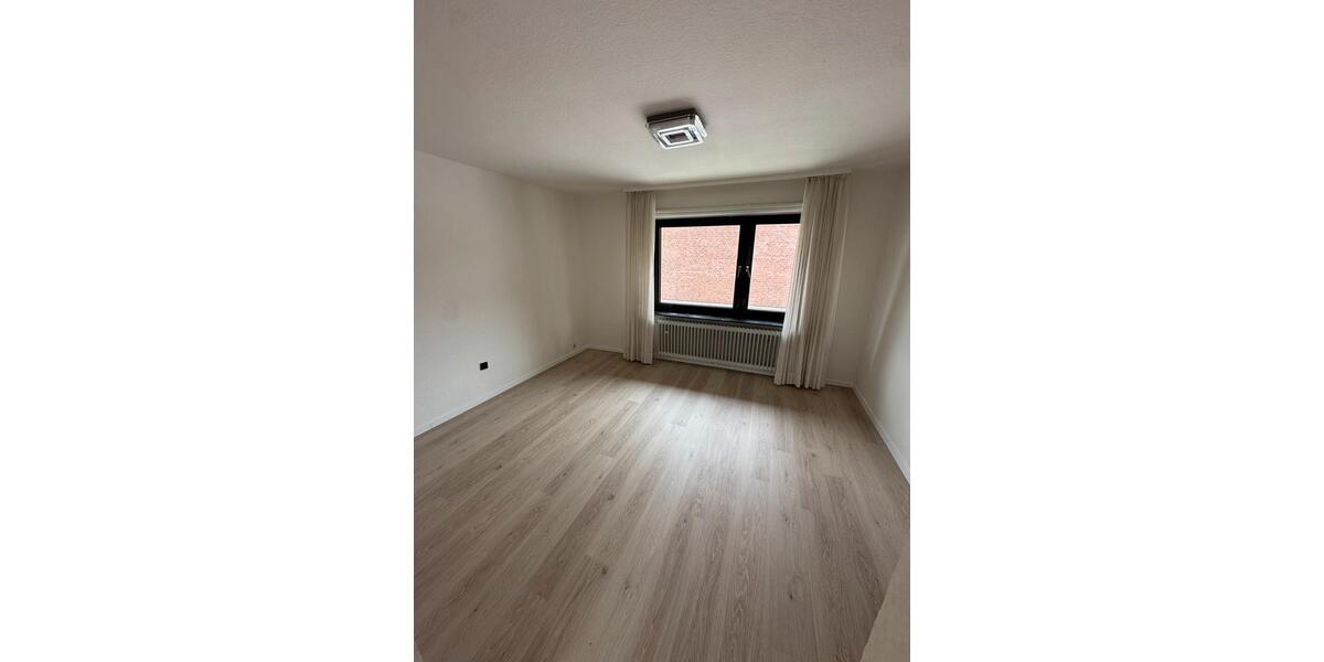 Doppelhaushälfte Düsseldorf Stadtbezirk 6 - 5 Zimmer, 154 m&sup2;, 2.600&euro; | Angebot:26051077