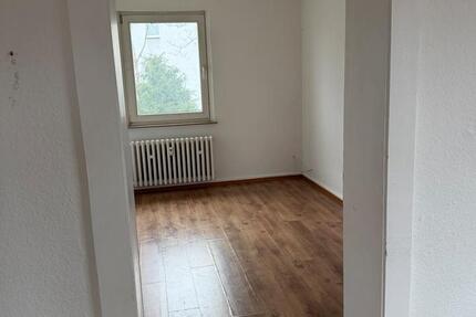 Wohnung Duisburg Duisburg-Mitte - 4 Zimmer, 60 m&sup2;, 750&euro; | Angebot:26031711