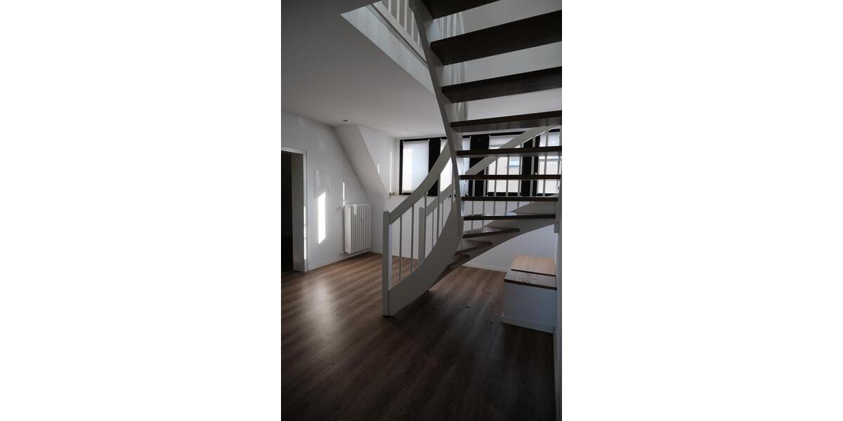 Dachgeschoßwohnung Duisburg Hochheide - 4 Zimmer, 120 m&sup2;, 1.150&euro; | Angebot:25640742