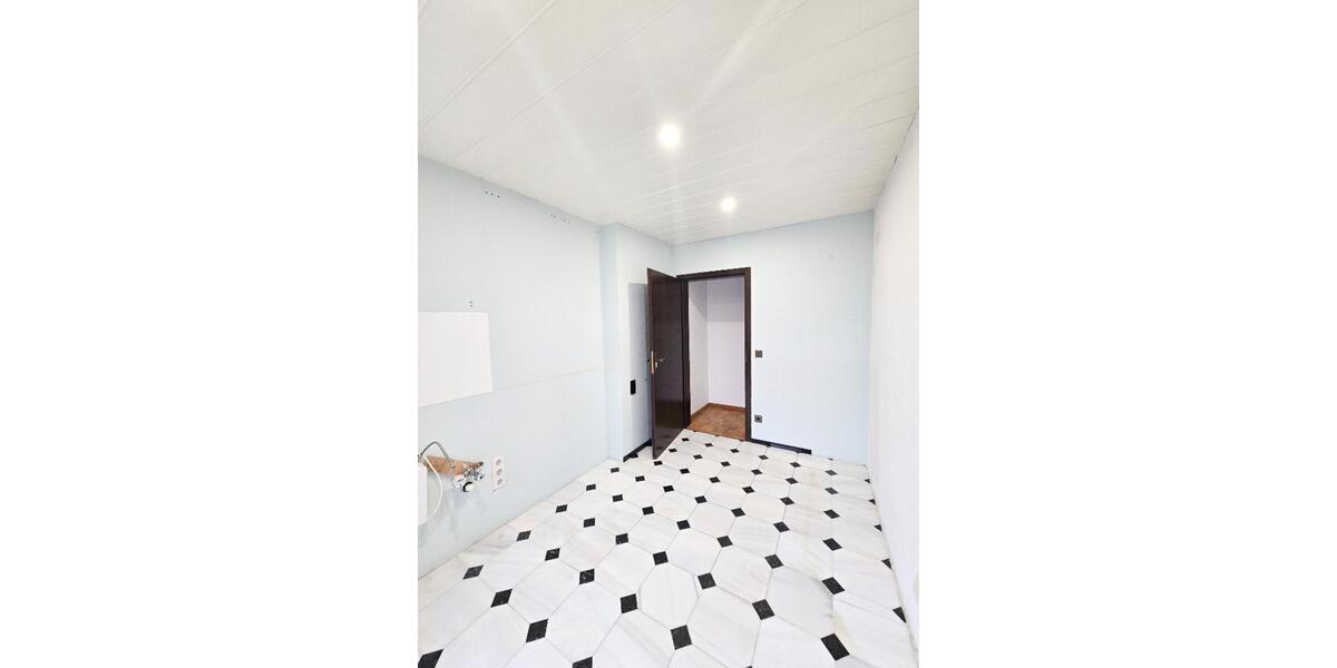 Etagenwohnung Duisburg Hamborn - 2.5 Zimmer, 96 m&sup2;, 780&euro; | Angebot:25918597