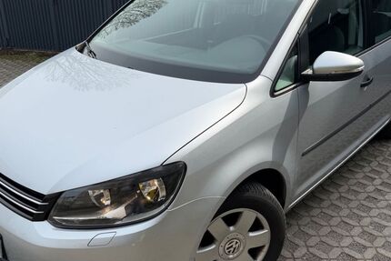 VW Touran 157.000 km 7.399 &euro; Düsseldorf 40231