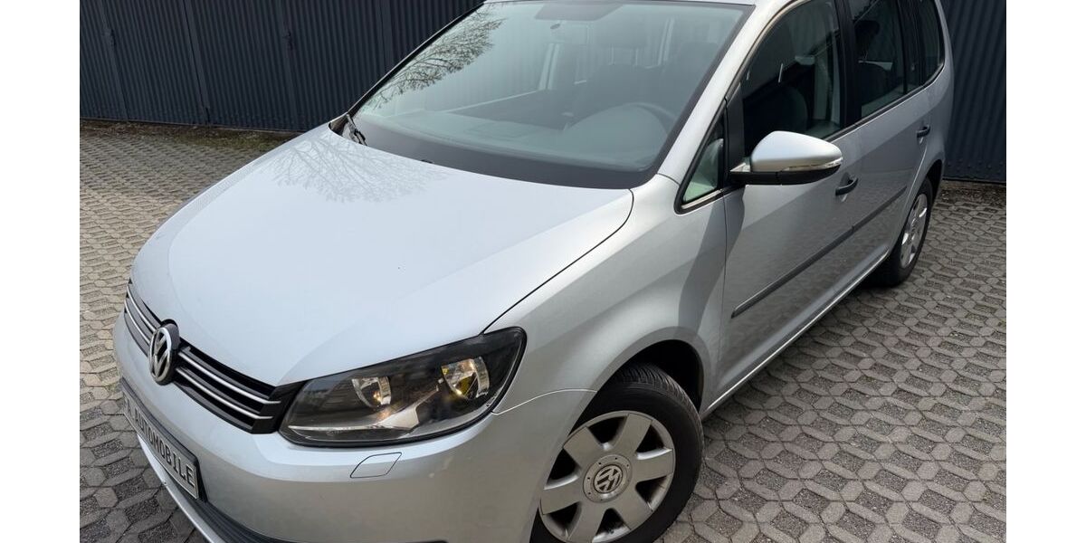 VW Touran 157.000 km 7.399 &euro; Düsseldorf 40231