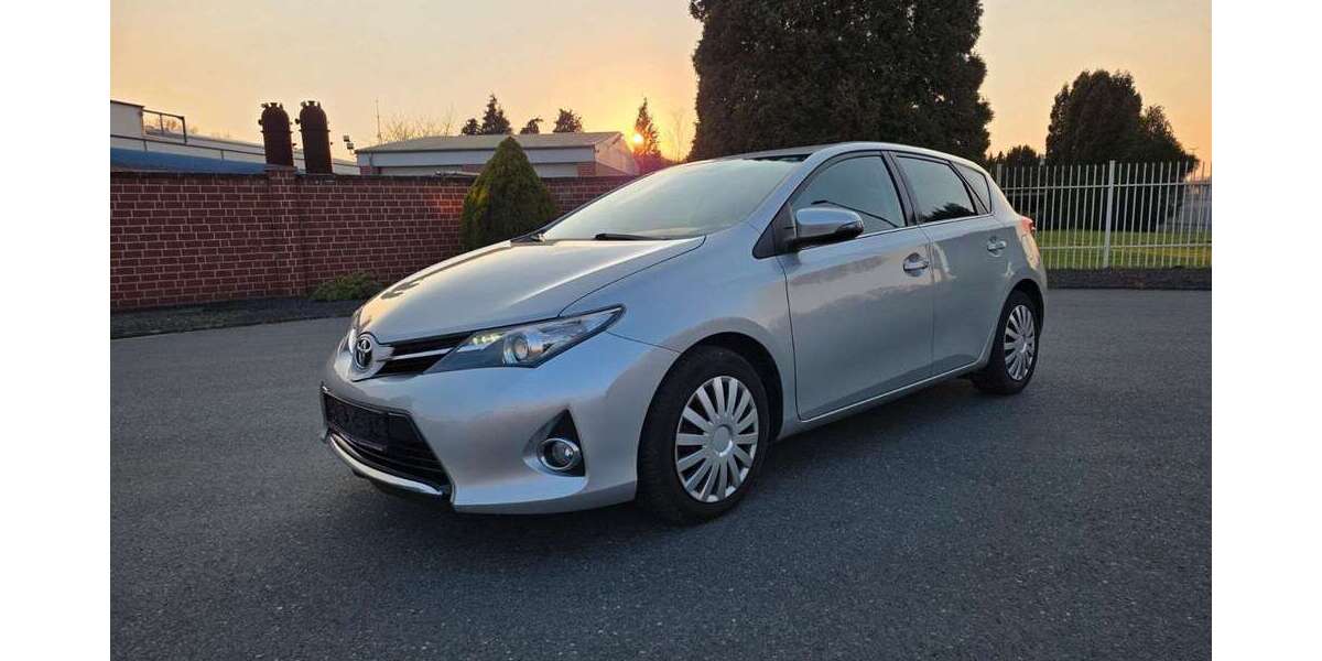 Toyota Auris 130.000 km 7.990 &euro; Dinslaken 46535