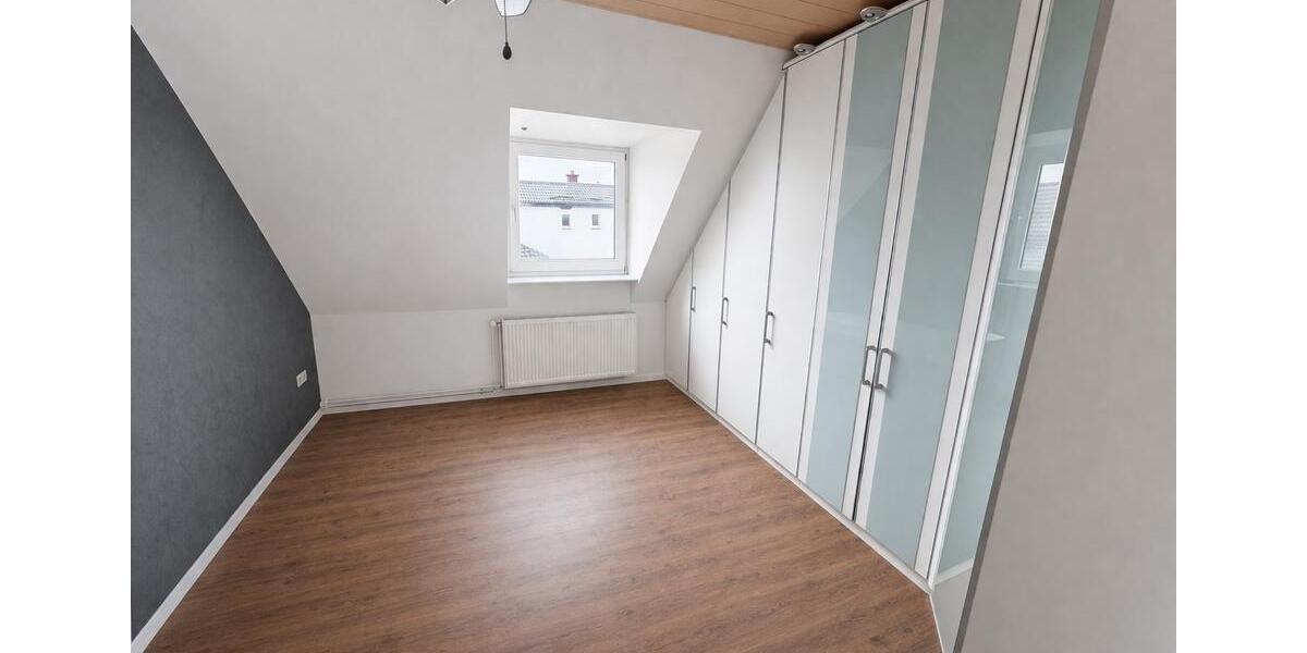 Dachgeschoßwohnung Moers Rheinkamp - 2.5 Zimmer, 56 m&sup2;, 657&euro; | Angebot:26648886