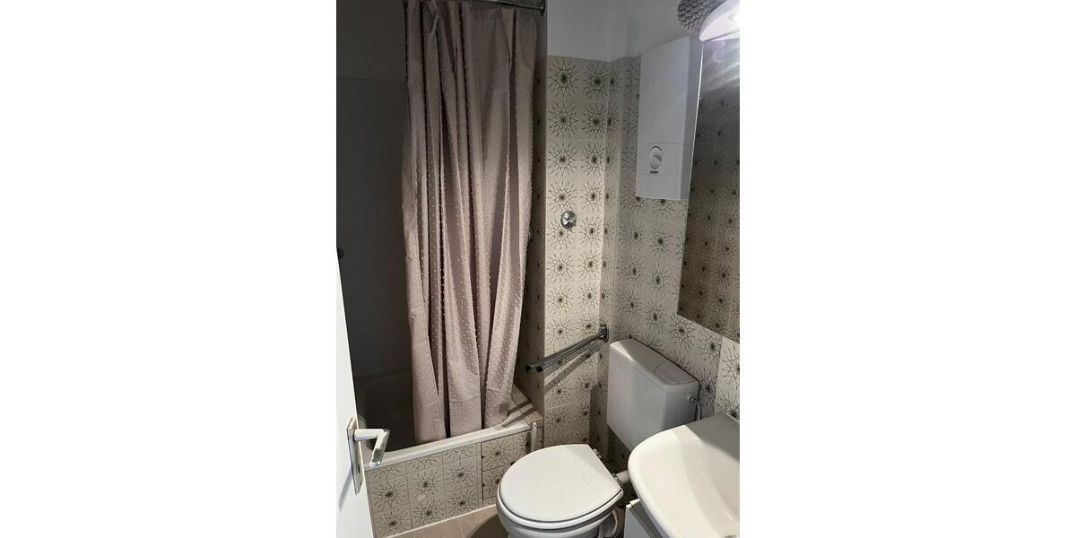 Etagenwohnung Düsseldorf Lörick - 1 Zimmer, 22 m&sup2;, 700&euro; | Angebot:25963984