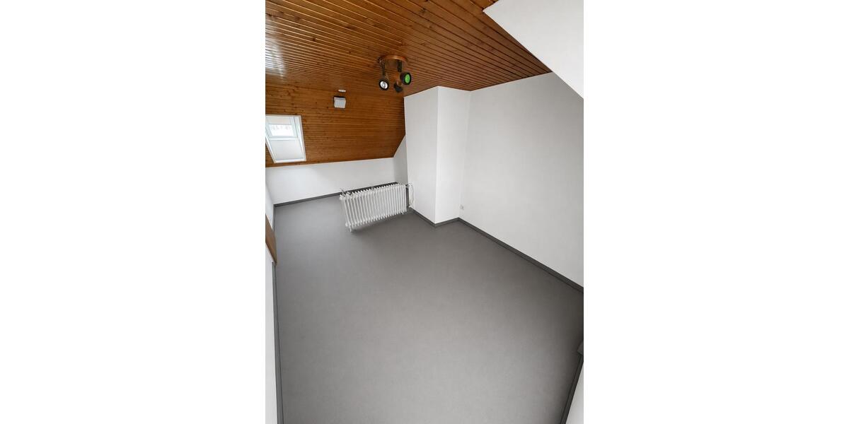 Erdgeschoßwohnung Kaarst - 7 Zimmer, 180 m&sup2;, 1.900&euro; | Angebot:26548422