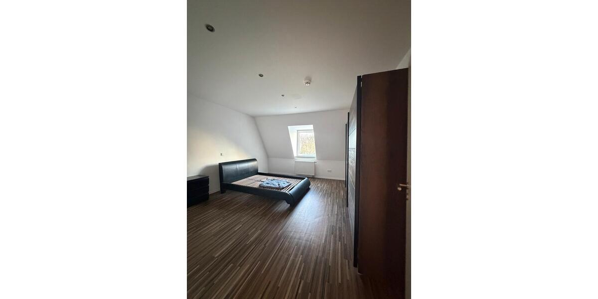 Dachgeschoßwohnung Duisburg Essenberg - 2 Zimmer, 95 m&sup2;, 1.160&euro; | Angebot:25965186