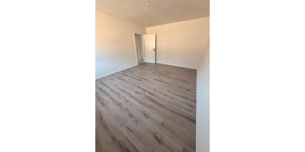 Etagenwohnung Krefeld - 3 Zimmer, 85 m&sup2;, 810&euro; | Angebot:25963742