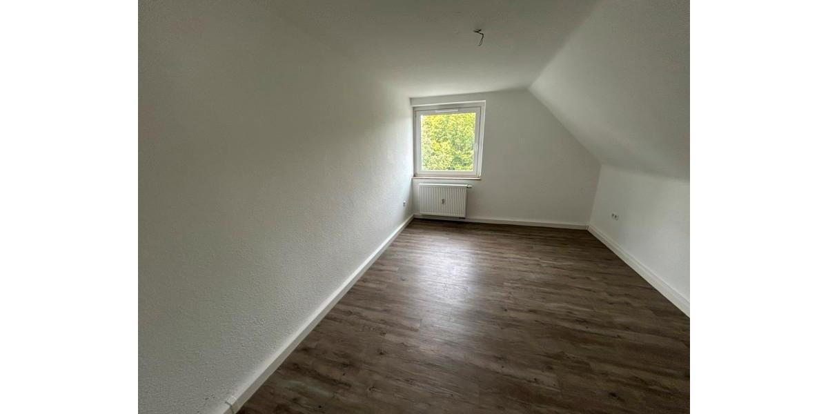 Dachgeschoßwohnung Essen Stadtbezirk VI - 3 Zimmer, 72 m&sup2;, 590&euro; | Angebot:26275256