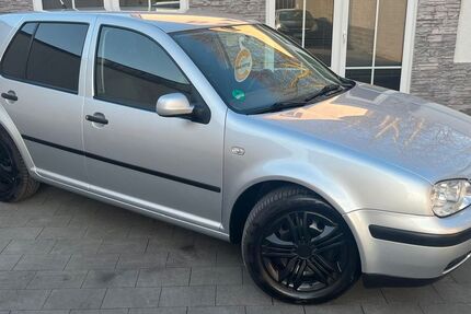 VW Golf 128.000 km 3.990 &euro; Oberhausen 46145