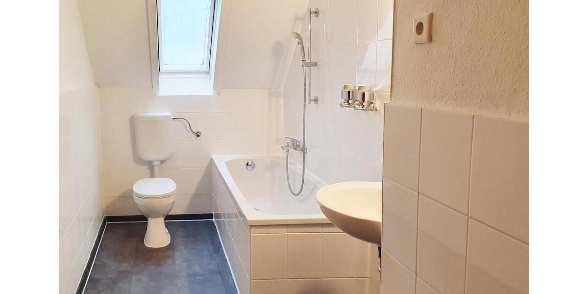 Dachgeschoßwohnung Duisburg Hamborn - 3 Zimmer, 72 m&sup2;, 457&euro; | Angebot:24478260
