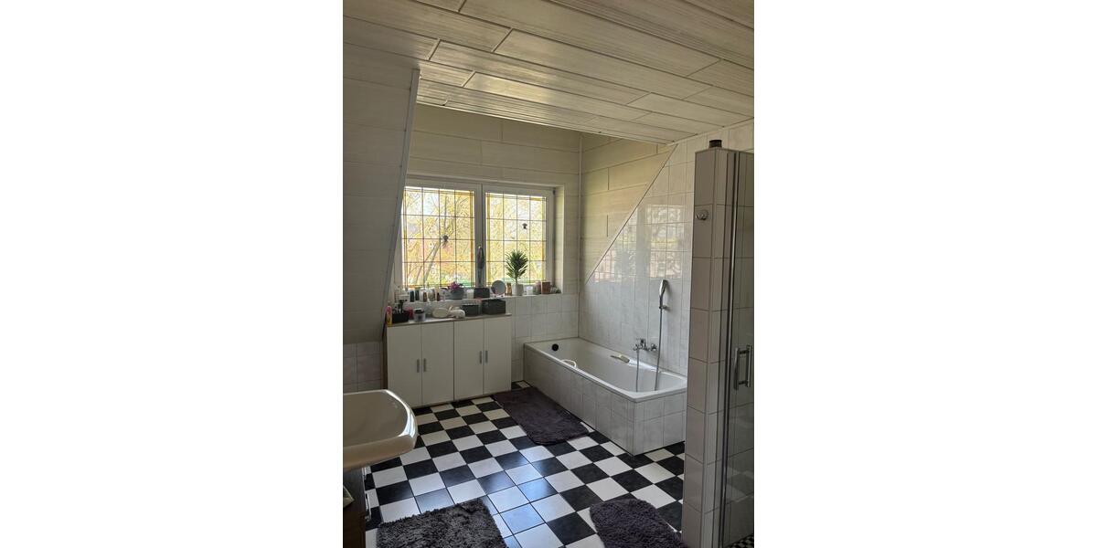 Etagenwohnung Rheurdt - 3 Zimmer, 120 m&sup2;, 1.200&euro; | Angebot:26623843