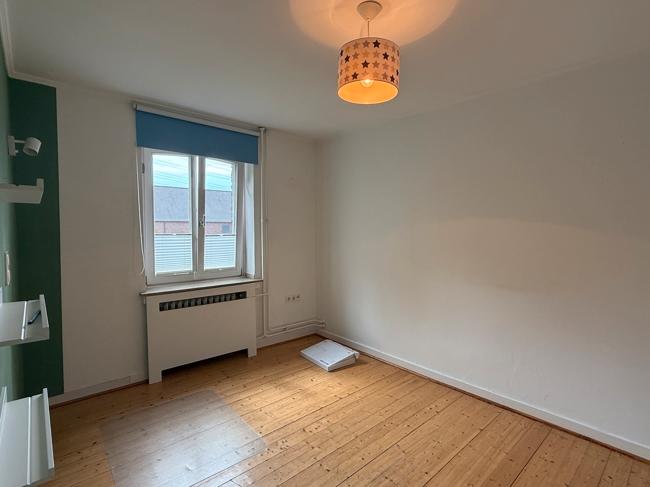 Erdgeschoßwohnung Duisburg Rheinhausen - 7 Zimmer, 211 m&sup2;, 2.000&euro; | Angebot:25962714