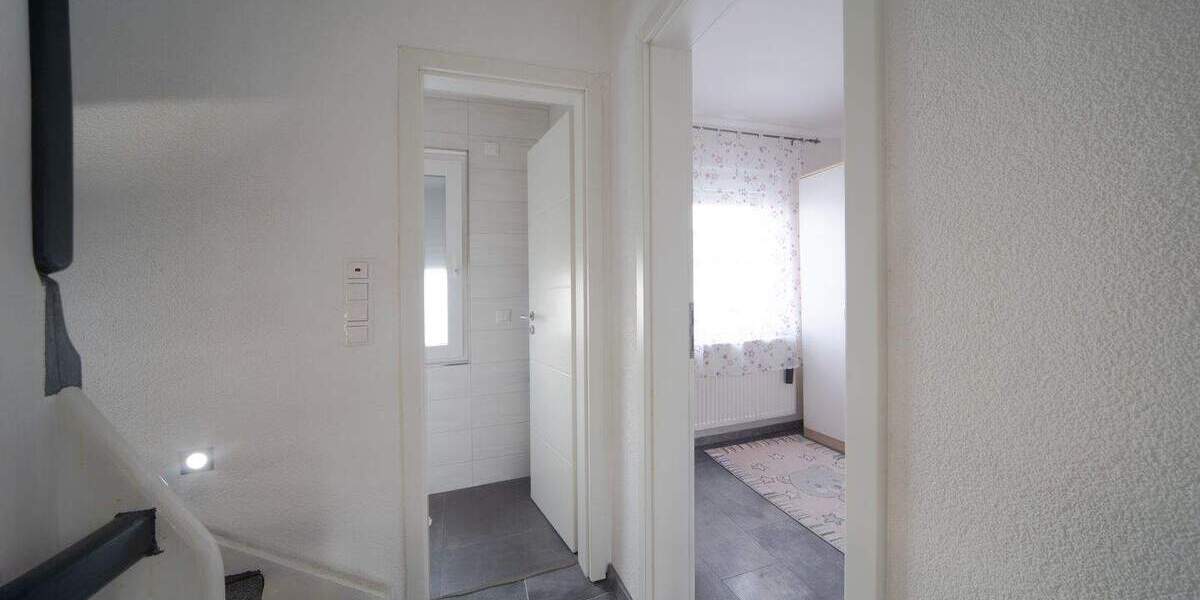 Reihenmittelhaus Kamp - Lintfort Stadtkern - 4 Zimmer, 110 m&sup2;, 368.000&euro; | Angebot:25696612