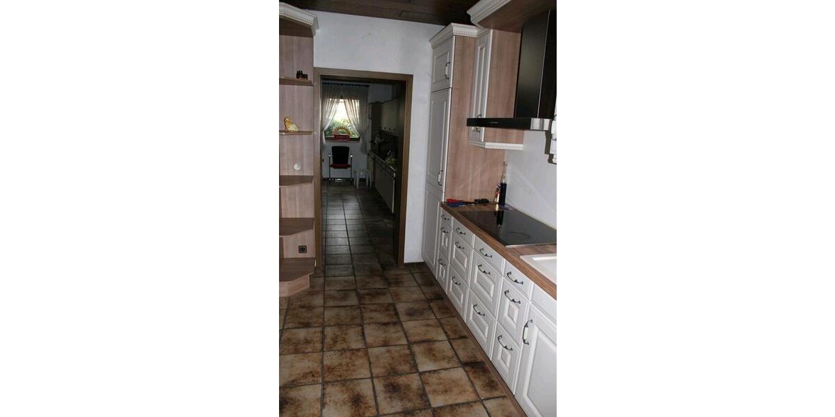 Villa Kerken - 12 Zimmer, 442 m&sup2;, 3.300&euro; | Angebot:25384163