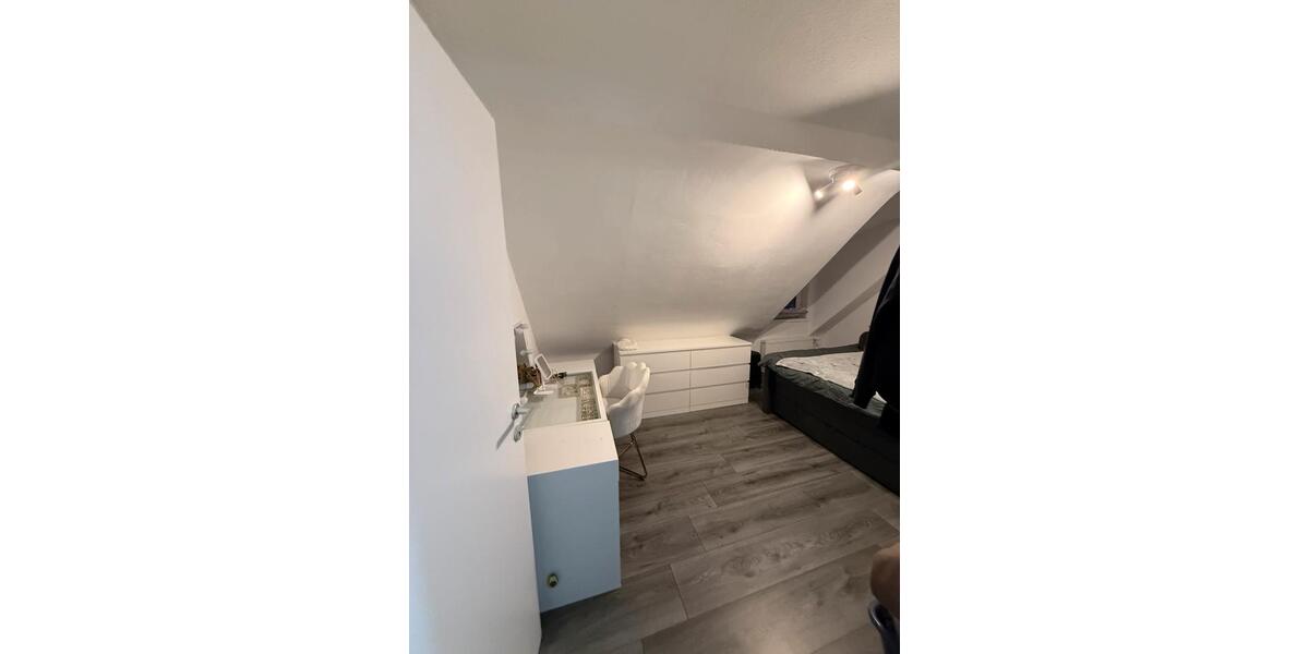 Dachgeschoßwohnung Duisburg Hochheide - 2 Zimmer, 40 m&sup2;, 532&euro; | Angebot:25753647