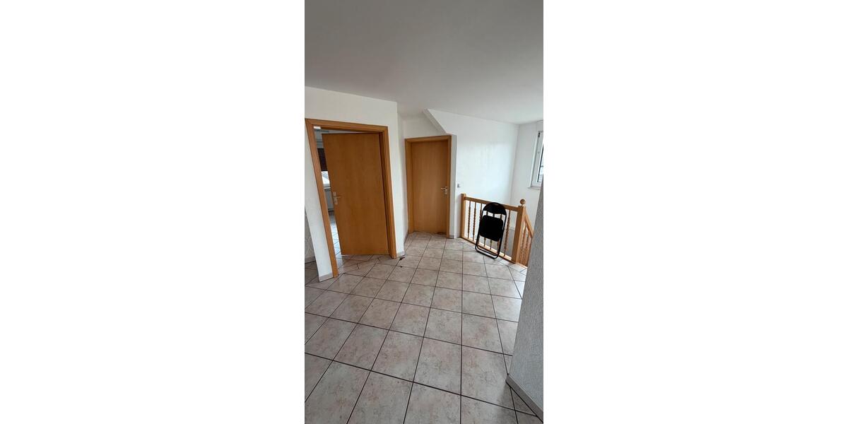 Dachgeschoßwohnung Oberhausen Schmachtendorf - 3.5 Zimmer, 95 m&sup2;, 1.200&euro; | Angebot:26603573