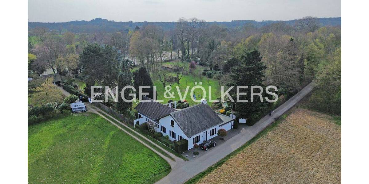 Einfamilienhaus Krefeld Traar - 6 Zimmer, 286 m&sup2;, 2.860&euro; | Angebot:25972018