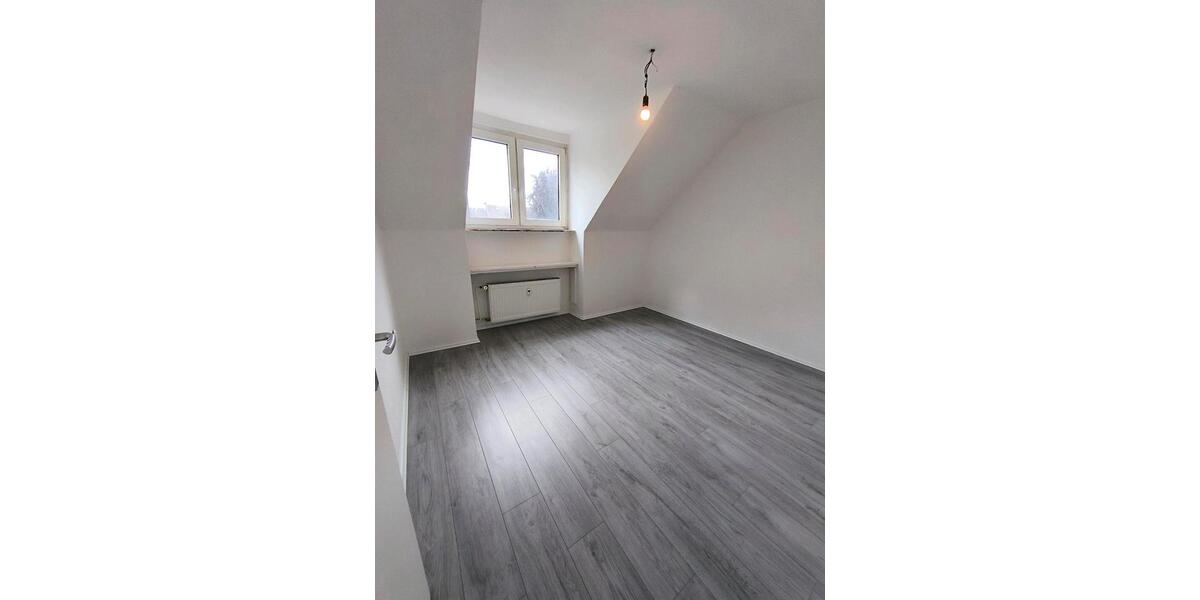 Dachgeschoßwohnung Duisburg Beeck - 3 Zimmer, 71 m&sup2;, 700&euro; | Angebot:26620006