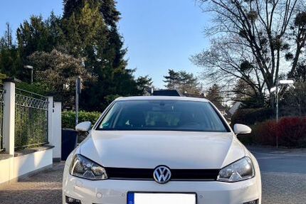 VW Golf 112.800 km 9.900 &euro; Düsseldorf 40593