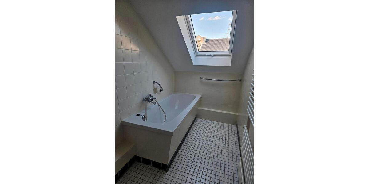 Dachgeschoßwohnung Tönisvorst - 2 Zimmer, 50 m&sup2;, 700&euro; | Angebot:25850355