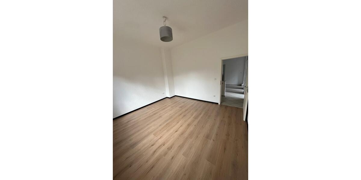 Erdgeschoßwohnung Duisburg Hamborn - 4 Zimmer, 140 m&sup2;, 1.150&euro; | Angebot:25962557