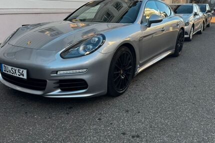 Porsche Panamera 125.000 km 32.300 &euro; Duisburg 47139