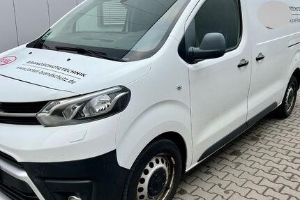 Toyota Proace (Verso) 257.628 km 8.925 &euro; Düsseldorf 40233