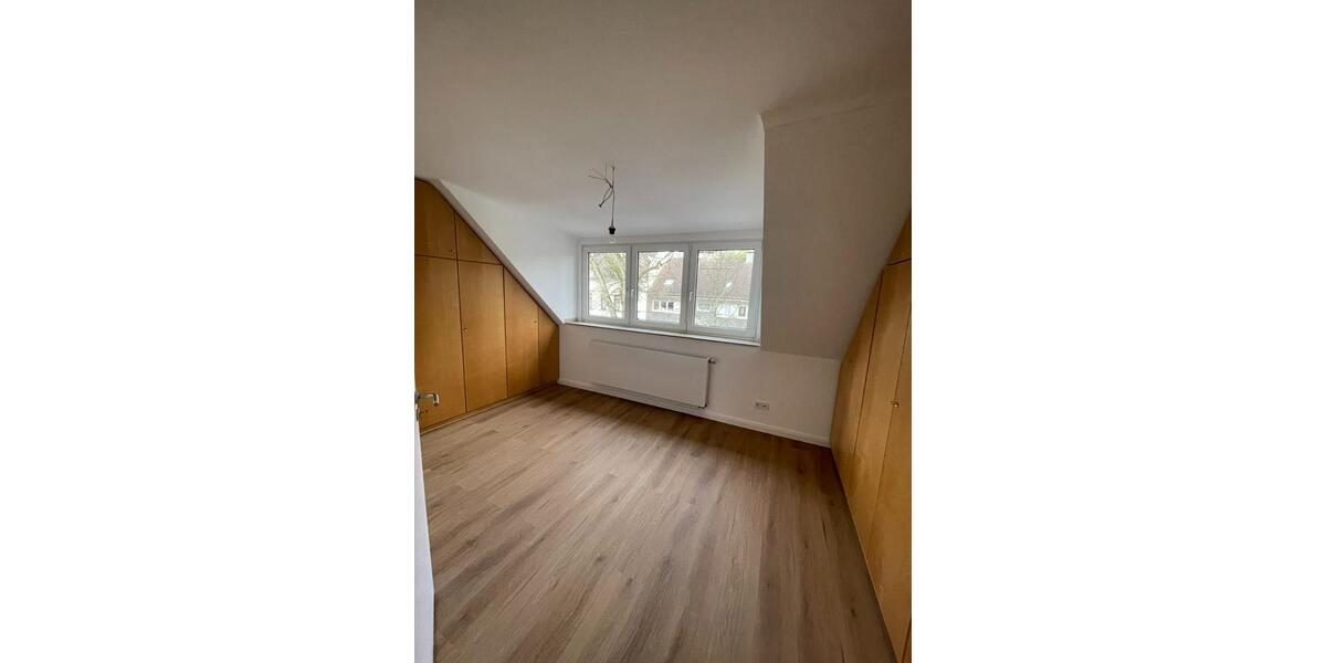 Maisonettenwohnung Düsseldorf Stadtbezirk 6 - 7 Zimmer, 185 m&sup2;, 2.900&euro; | Angebot:25960261