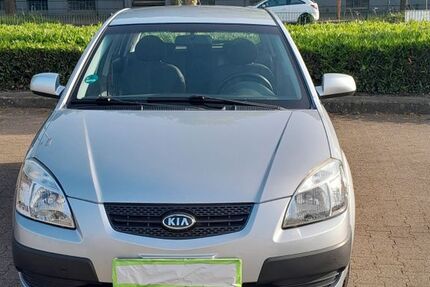 Kia Rio 91.000 km 2.900 &euro; Düsseldorf 40227
